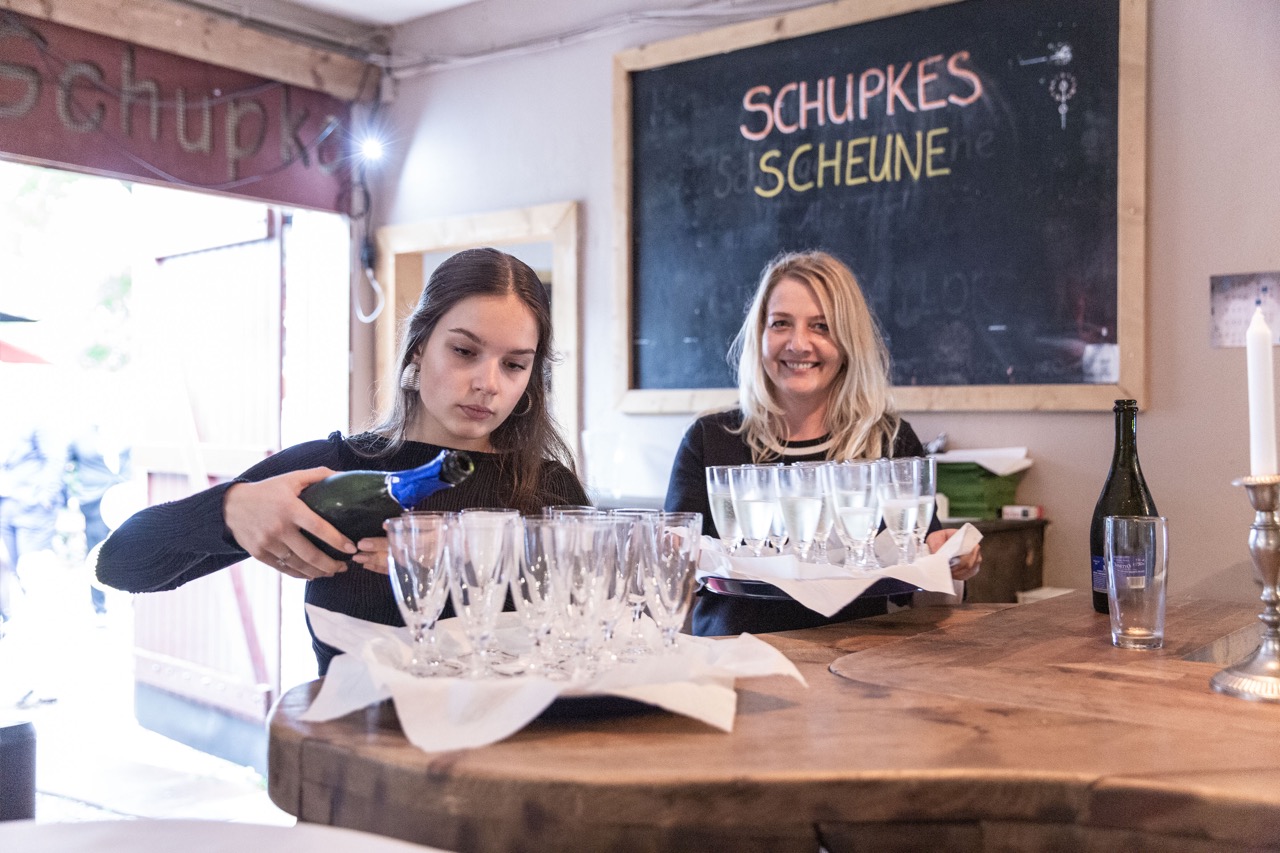 Landhaus Schupke in Berlin Reinickendorf, ein idyllischer Biergarten, der auch für Veranstaltungen wie Hochzeiten oder Jubiläen gebucht werden kann.