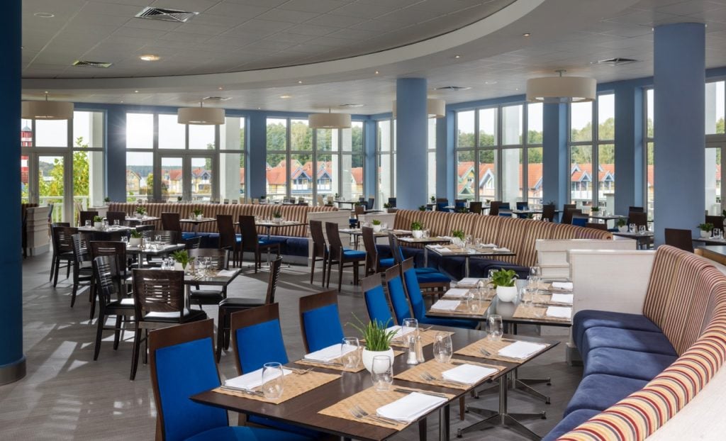 Restaurantinterieur im Precise Resort Hafendorf Rheinsberg.