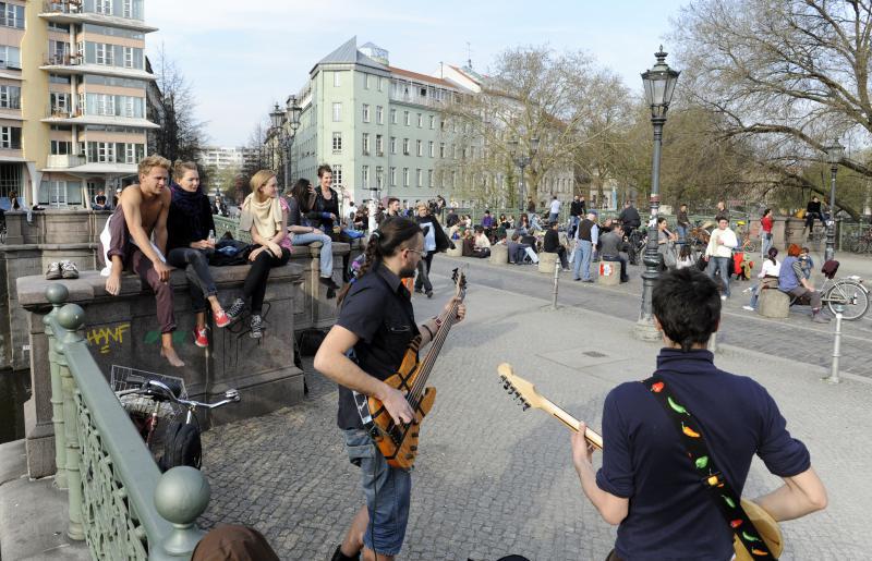 Sommer-Partys auf der Admiralbrücke