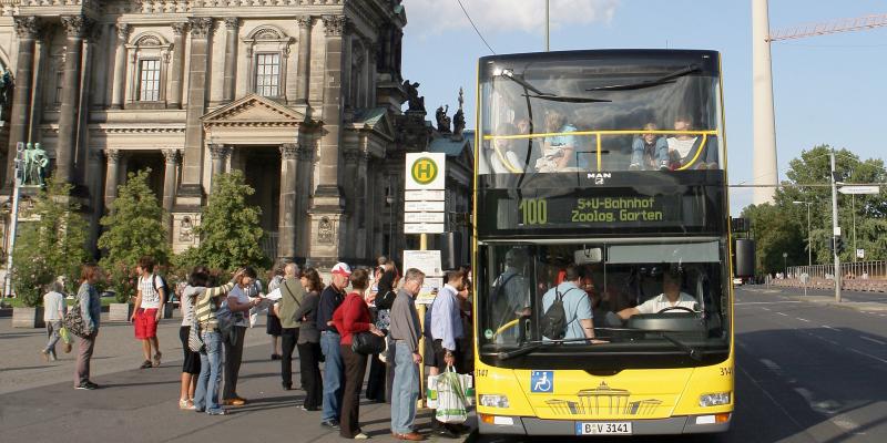 Tour mit dem Bus 100