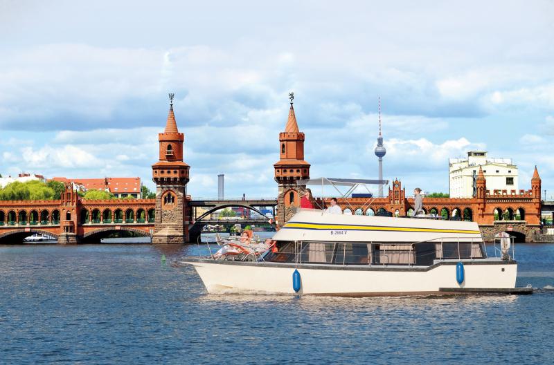 Marina Lanke Houseboat Charter