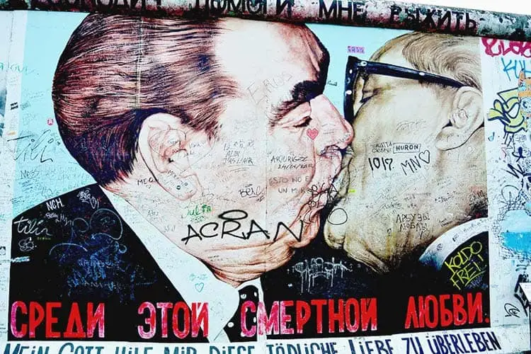 Photo: Berlin wall Art