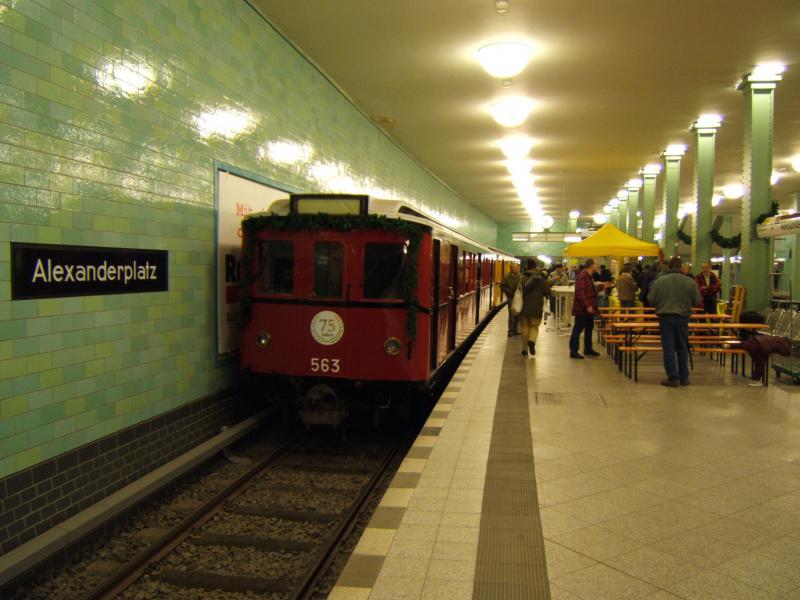 Historische U-Bahnfahrt am Alexanderplatz