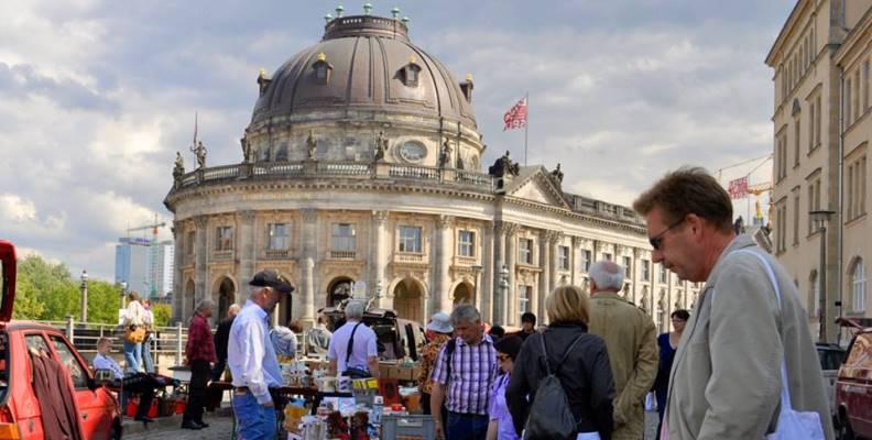 Foto: Antique and Book Market at Bodemuseum