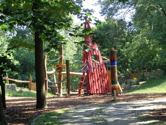 Spielplatz “Indianerdorf”