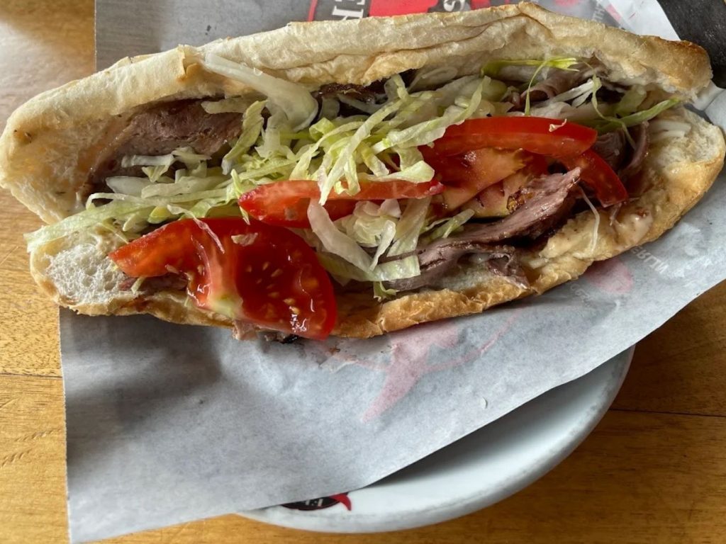 Saftiges Lammfleisch, frische Zutaten und knuspriges Baguettebrot: So schmeckt Döner auf Premium-Niveau bei Ehl-i Kebap by Et Dünyası in Reinickendorf.